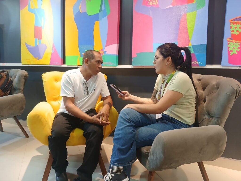 Imagem-do-WhatsApp-de-2025-07-10-as-13.36.59_67030fe1-1024x768 Exposição do artista plástico Jeriel Luz retrata, em pinturas a força dos estivadores e ribeirinhos na orla de Macapá.