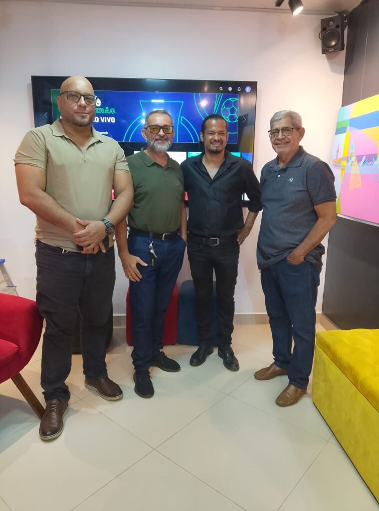 fam-4-760x1024 Exposição do artista plástico Jeriel Luz retrata, em pinturas a força dos estivadores e ribeirinhos na orla de Macapá.