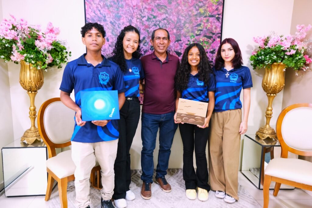 JERIEL-E-ALUNOS-1024x683 OUTUBRO ROSA INSPIRA ARTE, AUTOCUIDADO E PREVENÇÃO NO AMAPÁ