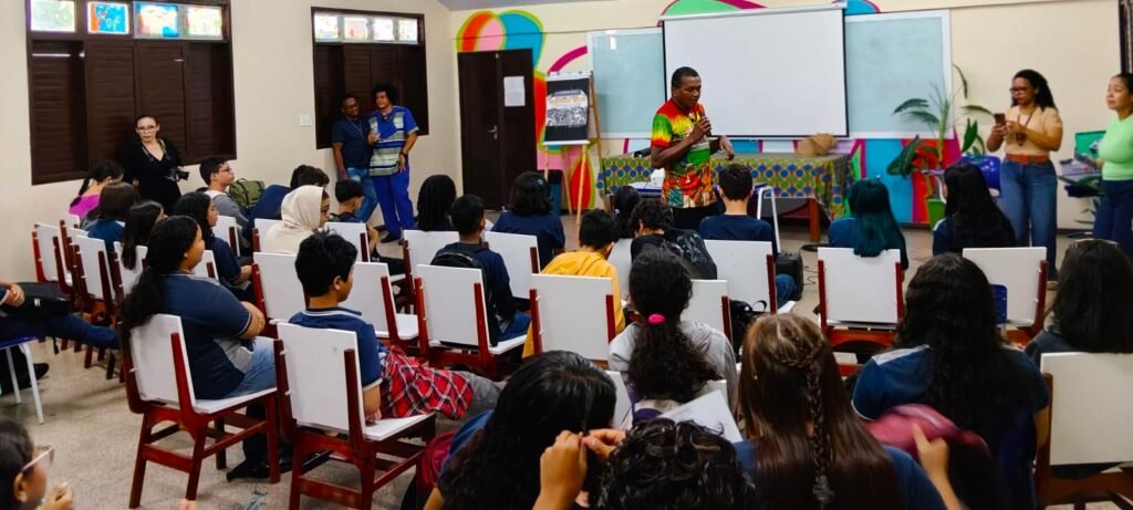 WhatsApp-Image-2025-11-12-at-16.56.26-1-1024x461 Cantando Marabaixo nas Escolas celebra o Mês da Consciência Negra com palestra na Escola Estadual Antônio João