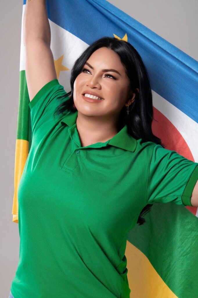 WhatsApp-Image-2025-12-08-at-12.41.20-1-682x1024 A Embaixadora do Turismo em Porto Grande