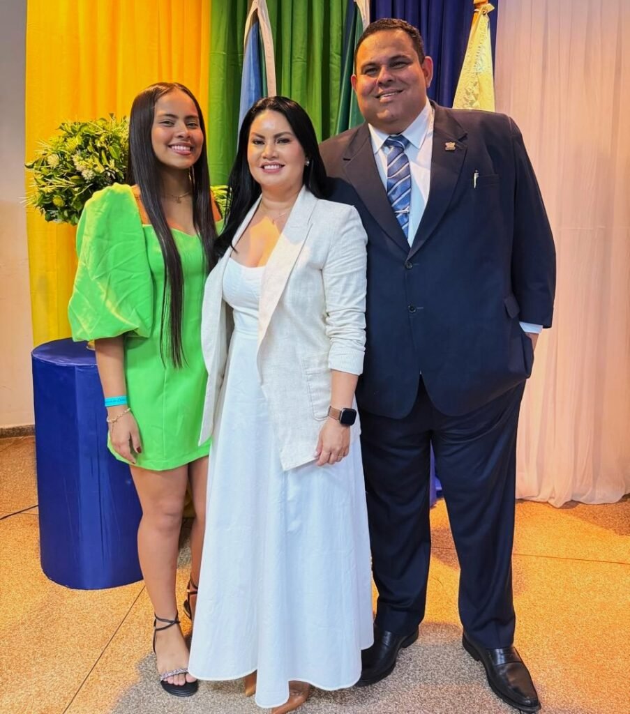 WhatsApp-Image-2025-12-08-at-12.48.05.jpegaa.jpegass-903x1024 A Embaixadora do Turismo em Porto Grande