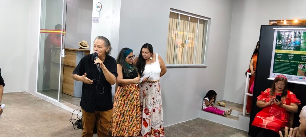 IMG20260508184625-1024x461 Cores, cultura e ancestralidade: exposição “Amazônia em Traços” movimenta a cena artística no Amapá