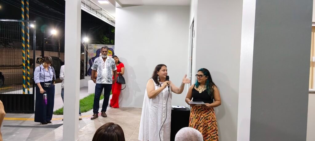 IMG20260508191330-1024x461 Cores, cultura e ancestralidade: exposição “Amazônia em Traços” movimenta a cena artística no Amapá