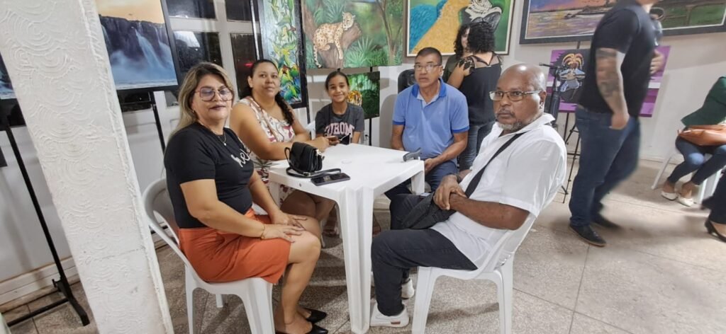 WhatsApp-Image-2026-05-07-at-22.56.42-1024x472 Cores, cultura e ancestralidade: exposição “Amazônia em Traços” movimenta a cena artística no Amapá