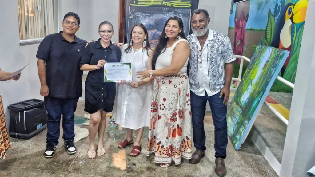 WhatsApp-Image-2026-05-08-at-21.52.23-1024x576 Cores, cultura e ancestralidade: exposição “Amazônia em Traços” movimenta a cena artística no Amapá