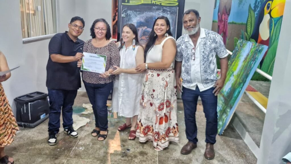 WhatsApp-Image-2026-05-08-at-21.52.23p-1024x576 Cores, cultura e ancestralidade: exposição “Amazônia em Traços” movimenta a cena artística no Amapá