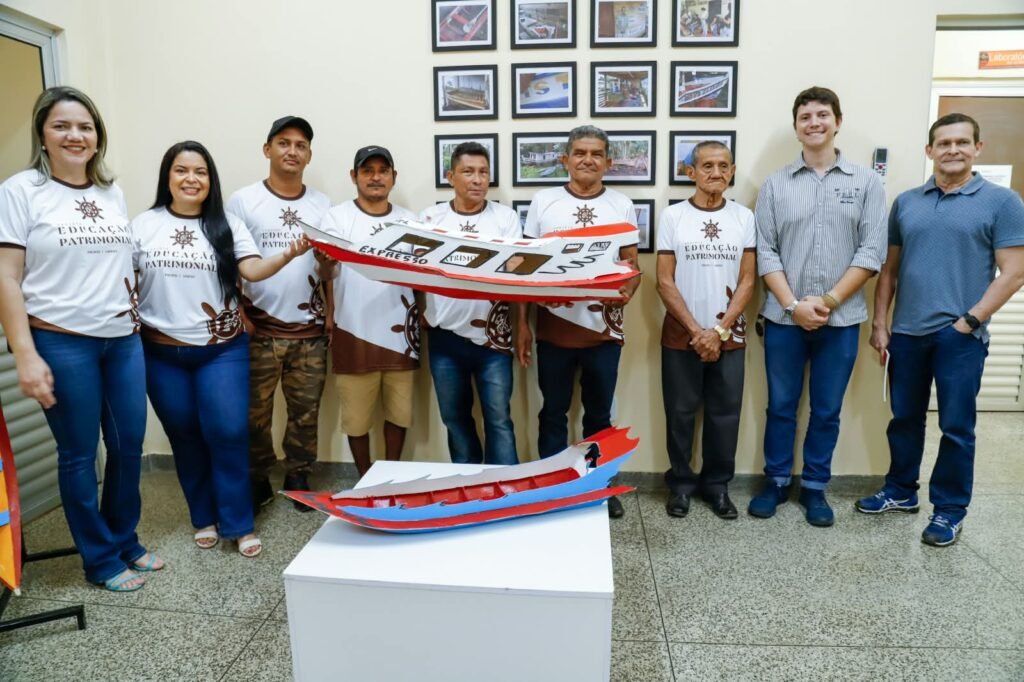 WhatsApp-Image-2026-08-25-at-07.16.03DFRE-1024x682 Mestres do Saber: memória, trabalho e vida dos carpinteiros navais do Elesbão ganham as páginas de um livro